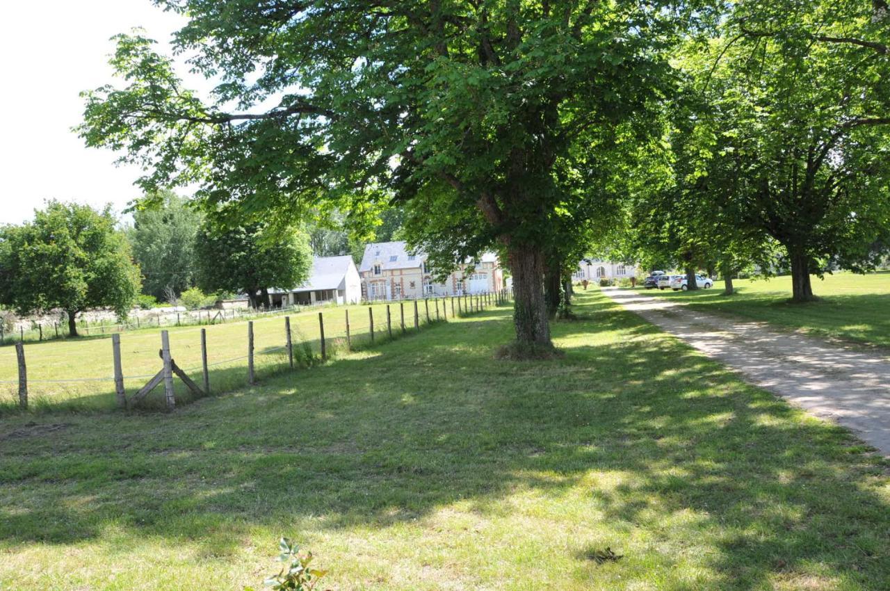 Petite Maison Des Roses - Gite 2 Personnes Brain-sur-Allonnes Exterior foto