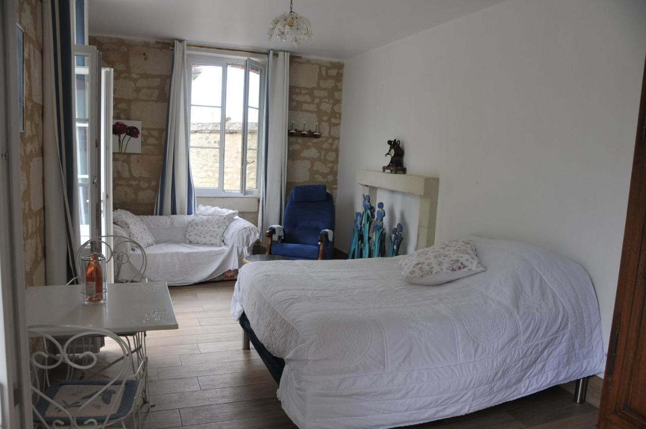 Petite Maison Des Roses - Gite 2 Personnes Brain-sur-Allonnes Exterior foto