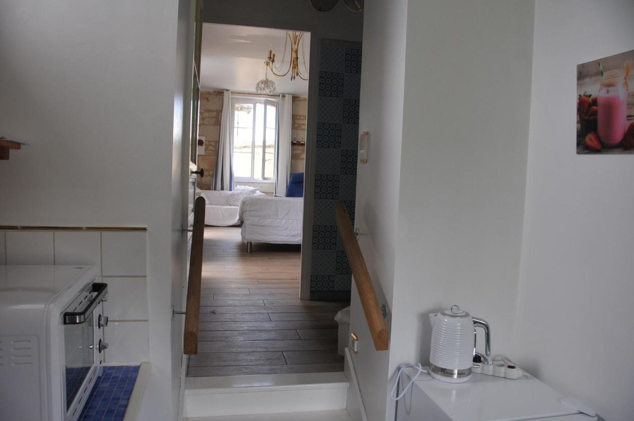 Petite Maison Des Roses - Gite 2 Personnes Brain-sur-Allonnes Exterior foto