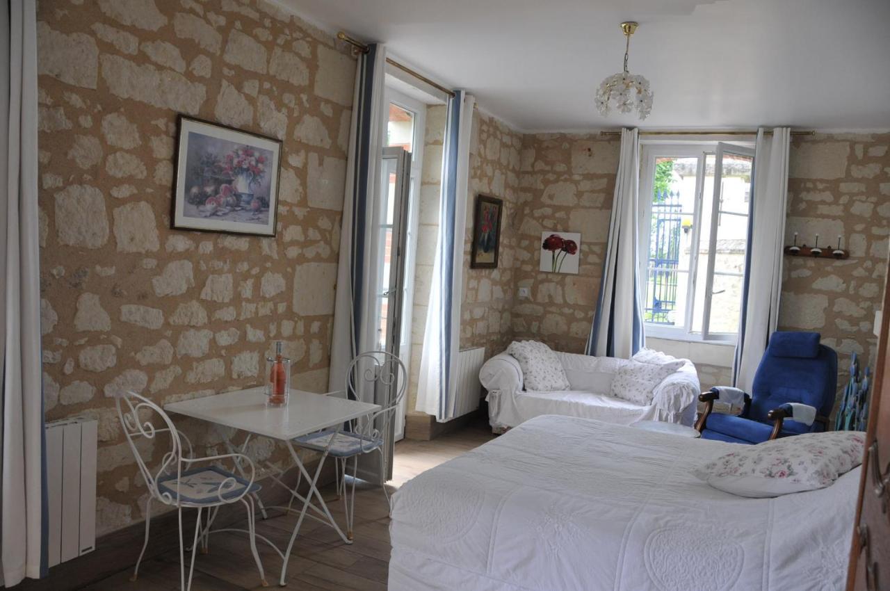 Petite Maison Des Roses - Gite 2 Personnes Brain-sur-Allonnes Exterior foto
