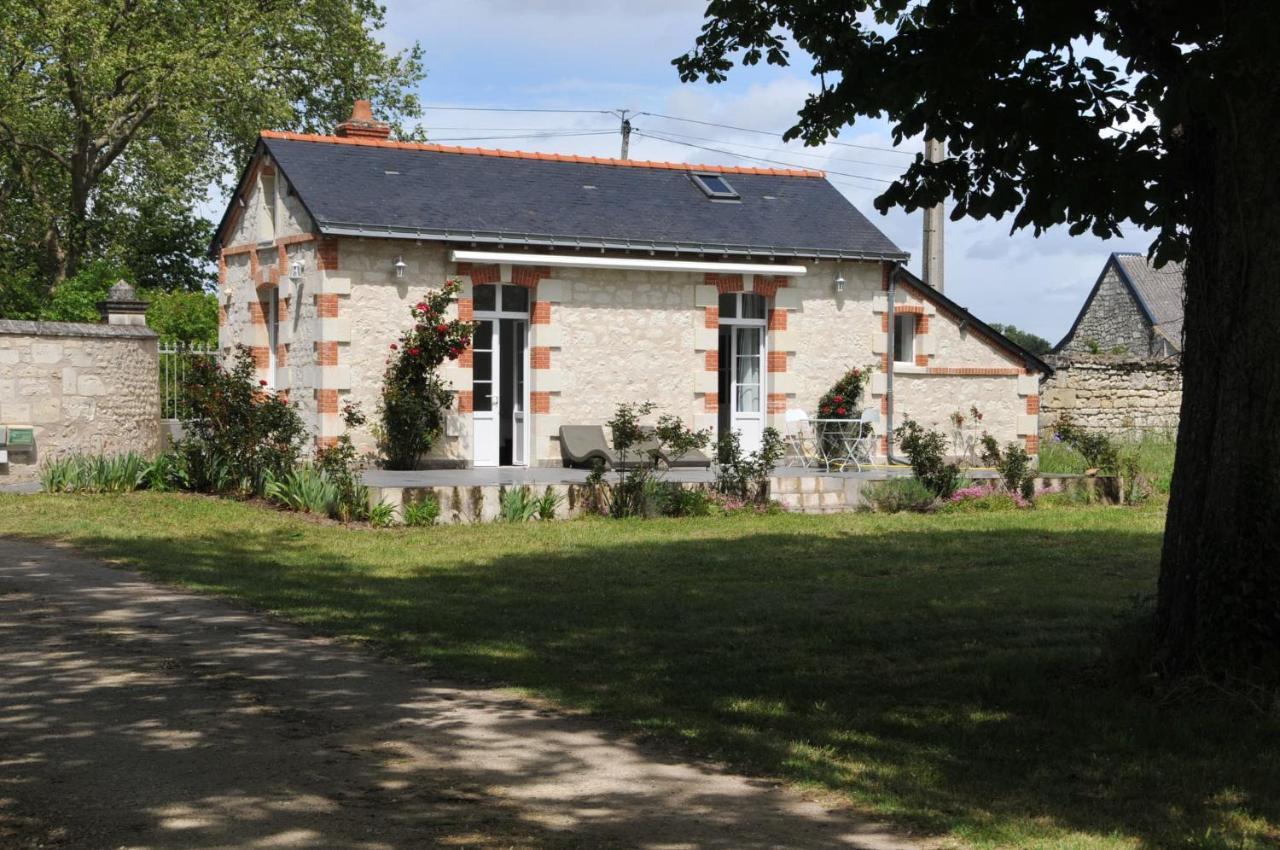 Petite Maison Des Roses - Gite 2 Personnes Brain-sur-Allonnes Exterior foto